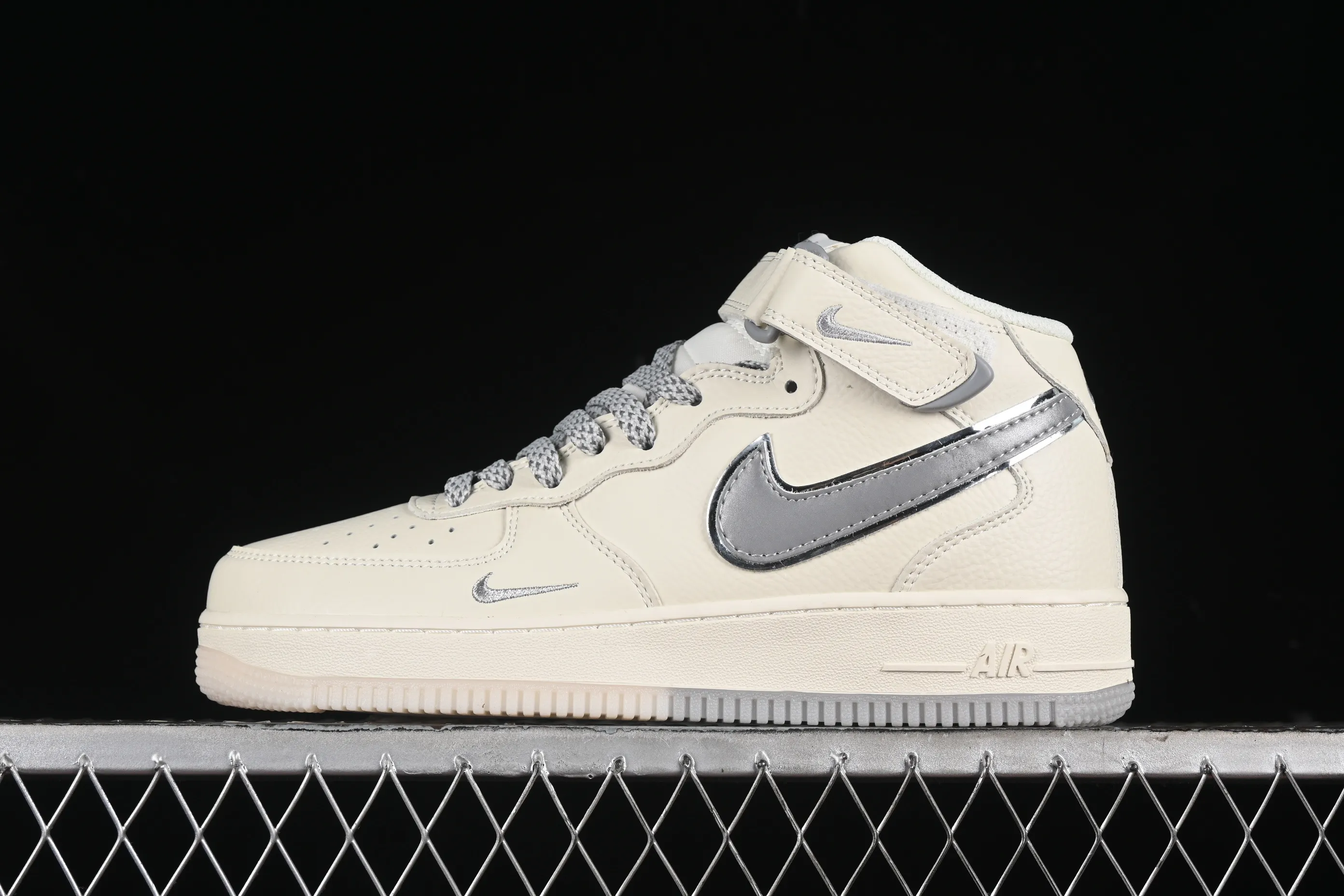 All categories Nk Air Force 1 Air Force series Nk Air Force 1 Mid Air Force mid-top Nk Air Force 1'07 Mid Beige and gray two-color bottom Starry sky Air Force 1 mid-top casual sneakers XL0236-232